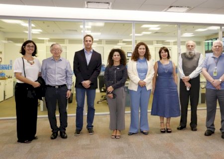 Ministra visita núcleo que administra domínios e IPs no Brasil
