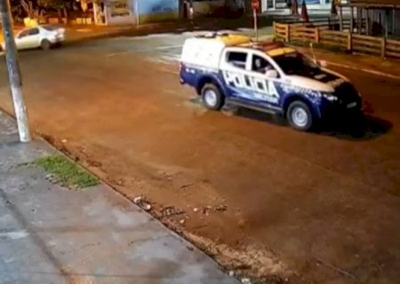 Empresário é baleado por policiais após apontar espingarda para viatura