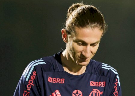 Filipe Luís vê Flamengo e Cruz Azul 'parecidos', e não fala sobre renovação
