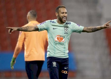 Neymar manda recado: 'Alô, Ancelotti!'