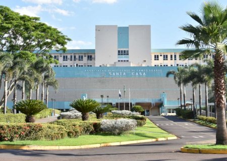 Criança de 1 ano morre após ser atropelada por homem empinando moto