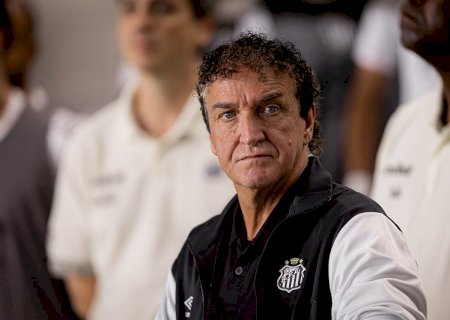 Cuca analisa elenco do Santos e diz que irá promover volante da base