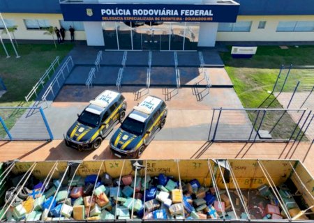 Com apoio do Exército, PRF intercepta 12,6 mil quilos de maconha