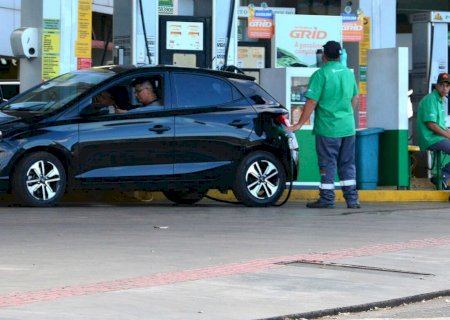 Com mistura de 32% gasolina ficará mais barata e haverá autossuficiência, diz ministro