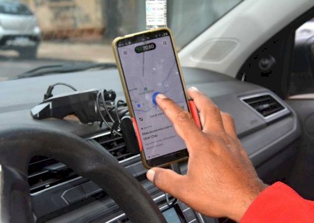Lei prevê áreas de estacionamentos de motorista de aplicativo