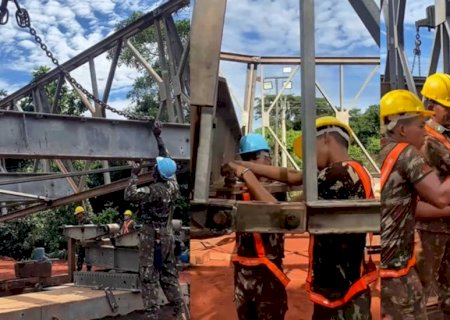 Exército começa a instalar ponte de guerra em Rio Negro