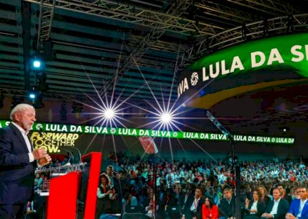 Lula fala para milhares na Espanha e pede coerência dos progressistas