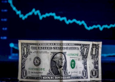 Dólar cai a R$ 5,06, ao menor nível em 2 anos; e bolsa atinge nível recorde