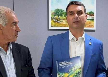 Riedel entrega a Flávio Bolsonaro propostas para o agro e crava: 'próximo presidente da República'