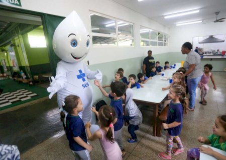 Governo federal lança semana de vacinação em mais de 100 mil escolas