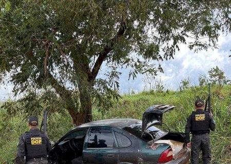 Perseguição policial termina em acidente e 800 kg de droga apreendidos