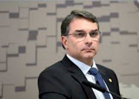 Flávio Bolsonaro pede união na direita depois de farpas entre Eduardo e Nikolas