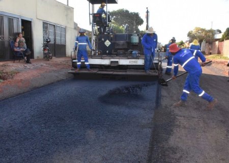 Adriane assina liberação de R$ 100 milhões para asfaltar 19 bairros de Campo Grande