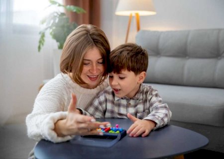 Especialista fala sobre os cuidados que mães atípicas precisam ter com a própria saúde