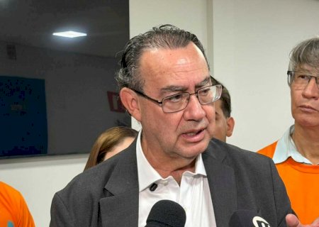 Em meio a bolsonaristas, Cury evita polemizar com Flávio Bolsonaro