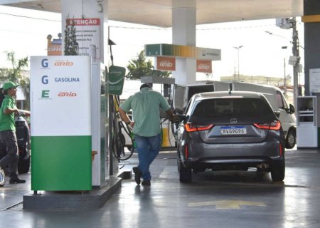 Gasolina dá primeiro sinal de queda após início da guerra no Irã