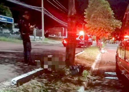 Motociclista morre após colidir com canteiro central de avenida, em Corumbá