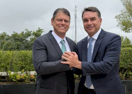 Marcha para Jesus reúne palanque de Flávio e Tarcísio em SP