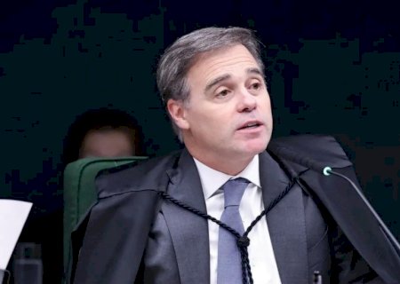 André Mendonça elogiado por postura no caso Master